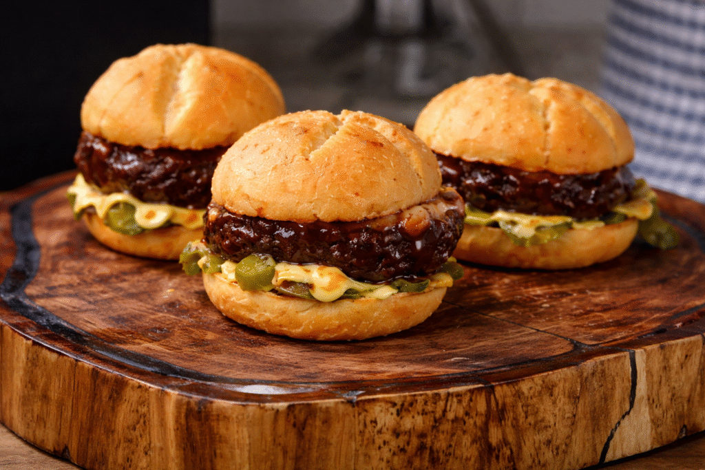 sanduiche-de-rocambole-de-carne-1024x683 Rocambole de Carne Moída com Queijo: Receita Fácil e Suculenta