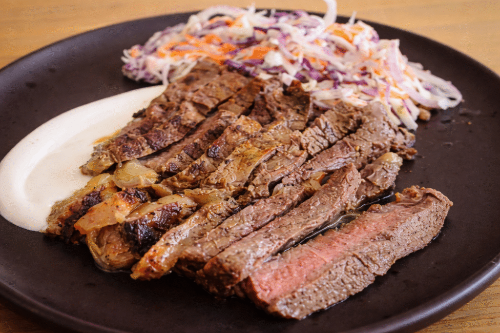 short-rib-gralhado-na-frigideira-1-1024x683 Short Rib na Frigideira com Salpicão de Repolho ao Aioli