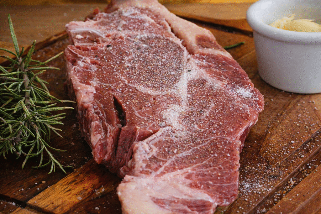 short-rib-temperado-com-sal-e-pimenta-do-reino-1024x683 Short Rib na Frigideira com Salpicão de Repolho ao Aioli