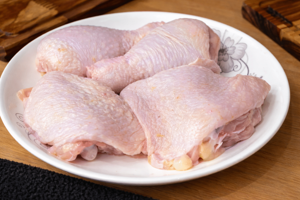 sobrecoxa-de-frango-separada-1024x683 Cortes do Frango: Aprenda a Desmontar o Frango Inteiro e Conheça Cada Parte