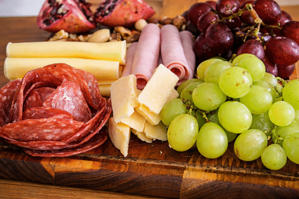 tabua-de-frios-para-o-ano-novo-1-1024x683 Tábua de Frios e Frutas para o Ano Novo: Simples, Bonita e Cheia de Significados