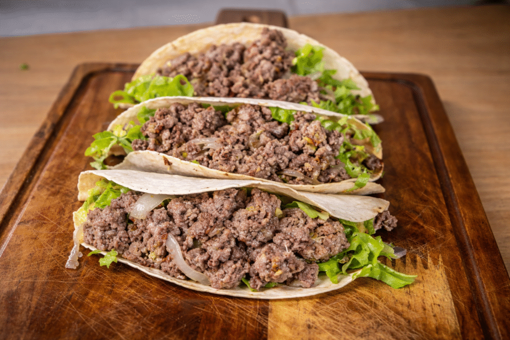 taco-de-carne-com-guacamole-1-1024x683 Taco de Carne Moída com Guacamole: Receita Mexicana Simples e Crocante