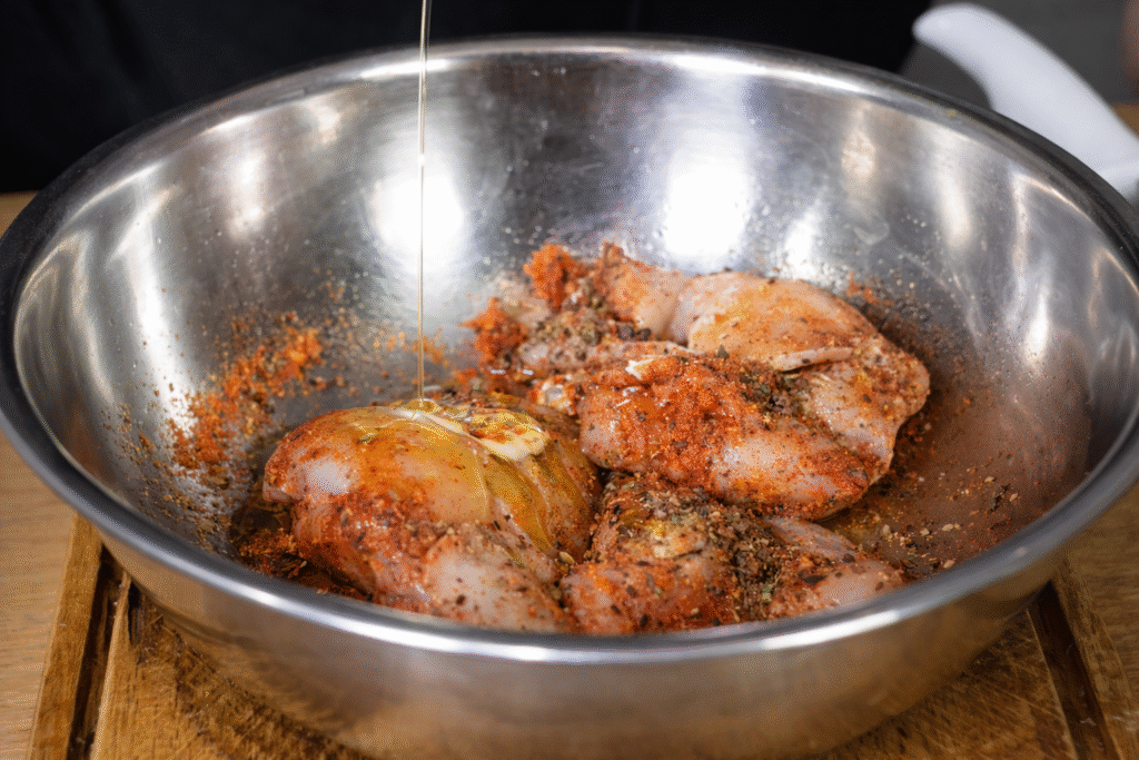 temperando-frango-para-burrito-1024x683 Burrito de Frango Grelhado: Receita Mexicana Completa, Saborosa e Fácil