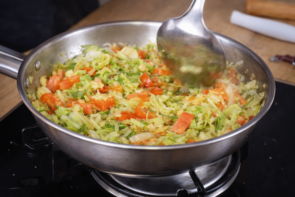 base-para-omelete-de-forno-1024x683 Omelete de Forno com Abobrinha: Receita Fácil, Saudável e Perfeita para Compartilhar