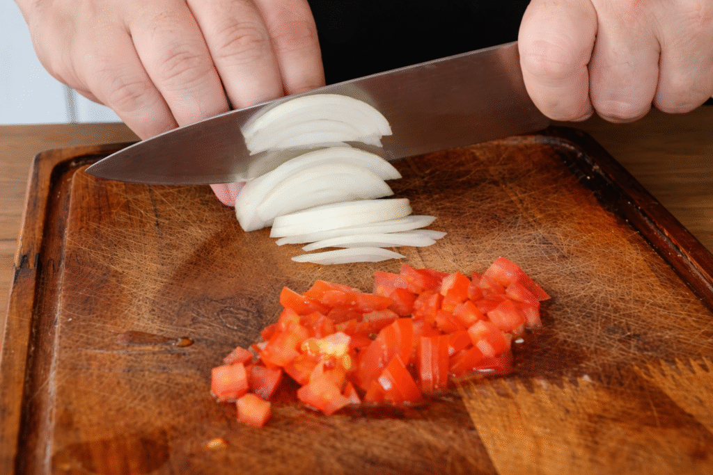 chef-pv-show-picando-ingredientes-com-agilidade-1024x683 Omelete de Micro-ondas: Receita Rápida, Fácil e Perfeita para o Dia a Dia