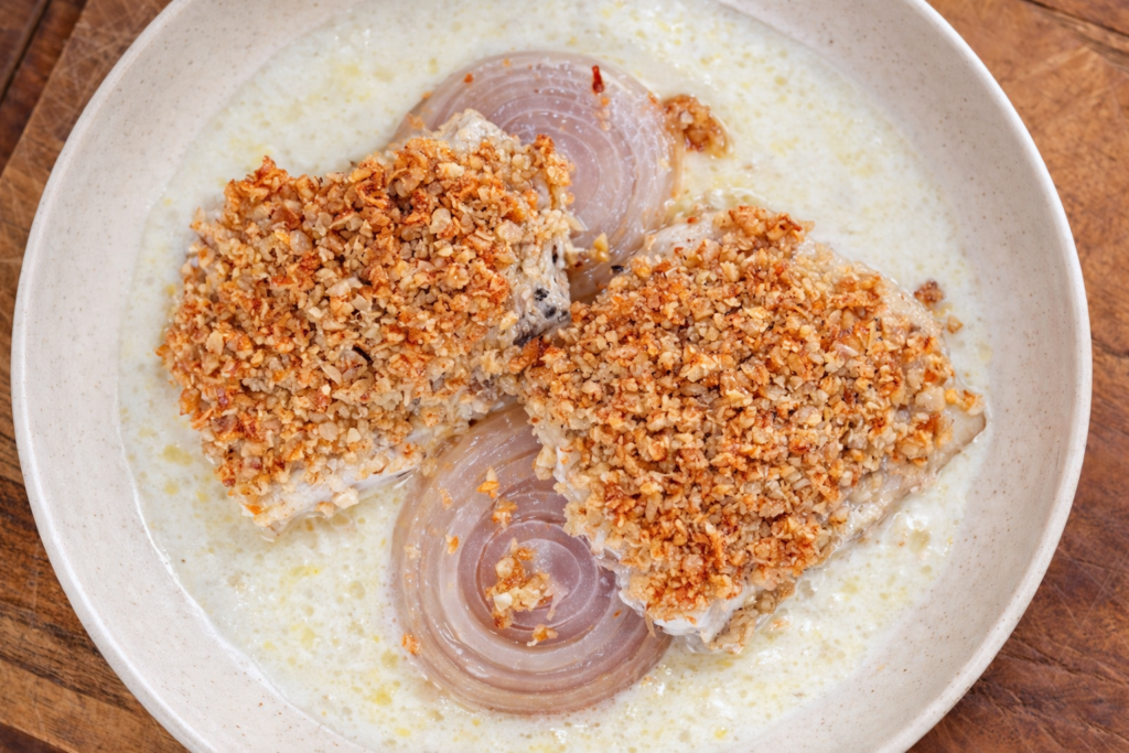 file-de-peixe-com-crosta-de-nozes-1-1024x683 Dourado com Crosta de Nozes e Molho de Palmito: Receita Sofisticada e Fácil