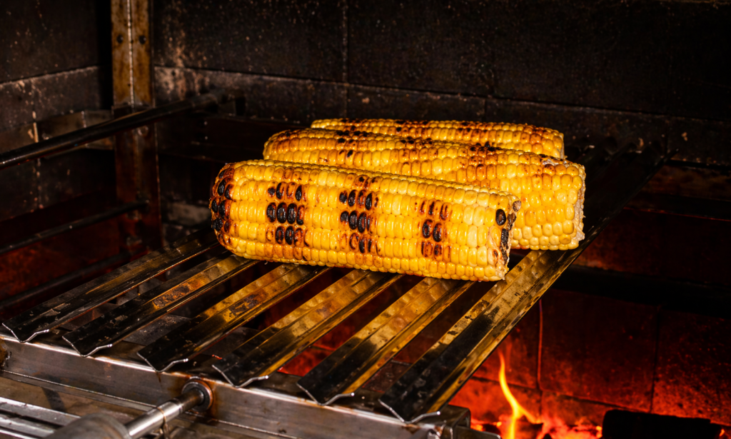 milho-tostado-na-churrasqueira-1024x615 Farofa de Milho Tostado na Churrasqueira: Acompanhamento Perfeito para Churrasco