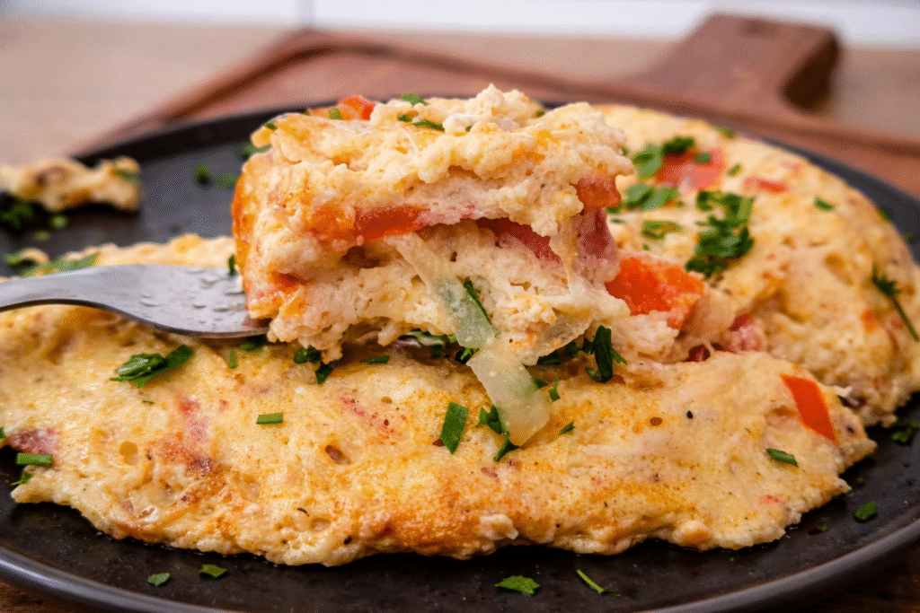 omelete-de-frango-com-requeijao-do-chef-pv-show-1-1024x683 Omelete de Frango com Requeijão: Receita Cremosa, Fácil e Saborosa