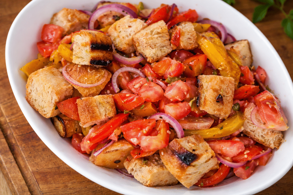 salada-panzanella-1-1024x683 Panzanella: Salada Italiana com Pão, Tomate e Pimentão