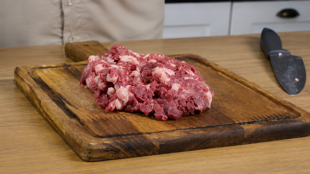 carne-picada-na-ponta-da-faca-para-hamburguer-de-picanha-1024x576 Hambúrguer de Picanha: Mito ou Realidade? Entenda Tudo e Aprenda a Fazer em Casa
