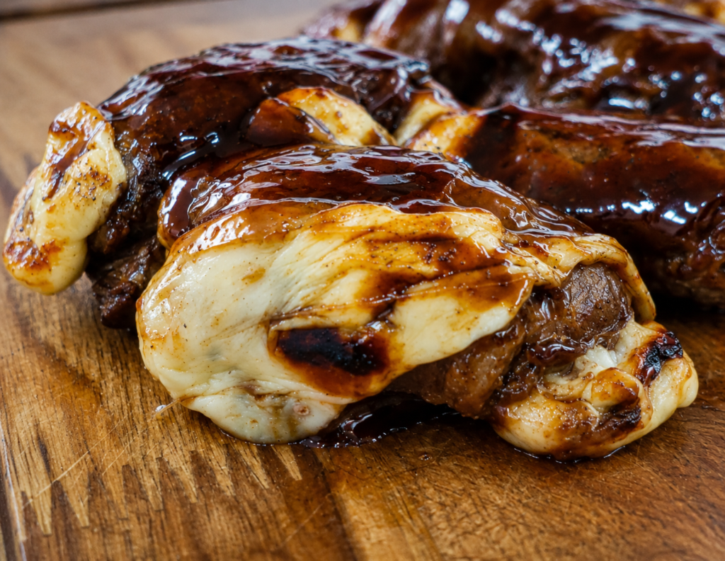 espetinho-de-bife-com-queijo-1024x792 Filé ao Queijo com Molho Barbecue na Churrasqueira: Simples, Cremoso e Surpreendente