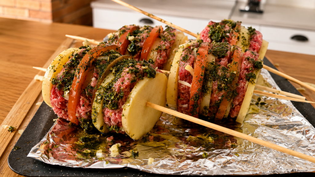 espetinho-de-forno-1-1024x576 Espetinho de Carne com Chimichurri no Forno: Suculento, Fácil e Sem Churrasqueira