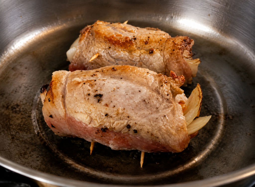grelhando-bife-a-role-1024x752 Lombo Suíno a Rolê na Air Fryer: Receita Suculenta, Fácil e Cheia de Sabor
