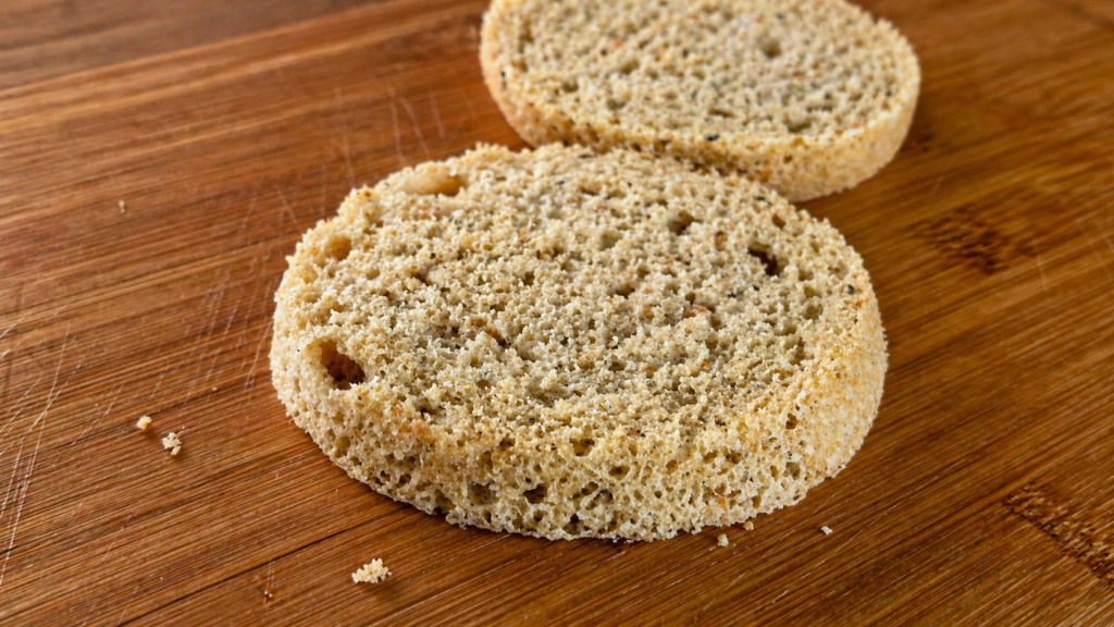 pao-fit-de-microondas-em-2-minutos-1024x576 Pão Fit de Micro-ondas: Receita Rápida, Saudável e Pronta em 2 Minutos