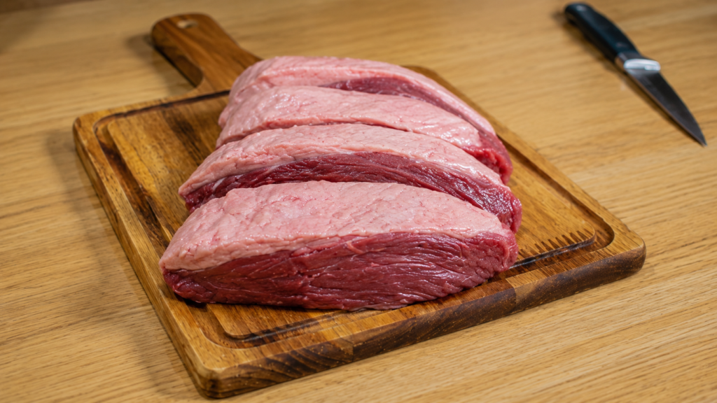 picanha-em-bifes-grossos-para-o-espeto-1024x576 Picanha de Churrascaria: Aprenda a Fazer em Casa Como um Mestre do Churrasco