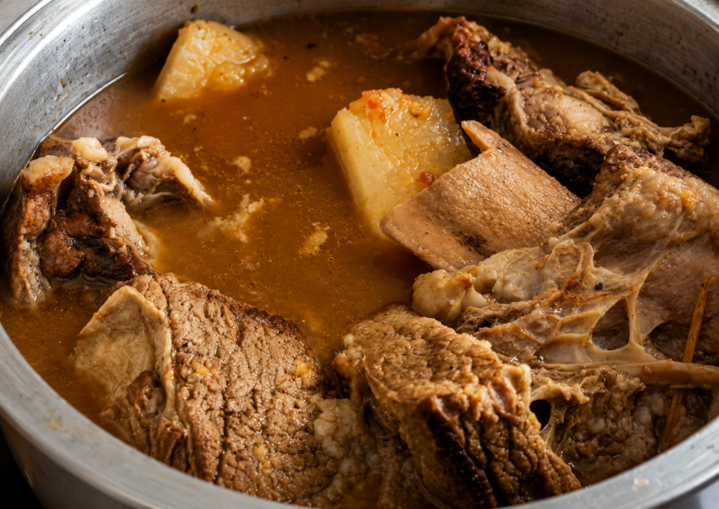 vaca-atolada-cozida-na-pressao-1024x725 Vaca Atolada: Receita Mineira com Costela Desmanchando e Caldo Cremoso