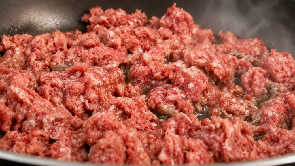 carne-moida-para-base-de-sabor-de-arroz-charutinho-1024x576 Arroz de Charutinho: Todo o Sabor do Charuto de Repolho em Uma Única Panela
