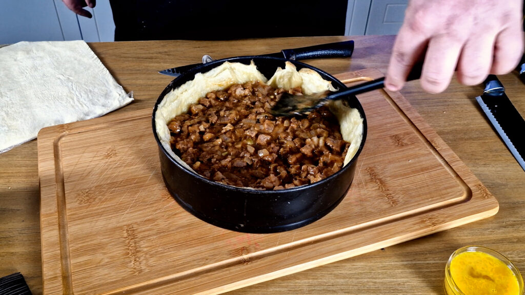 meat-pie-recheada-1024x576 Meat Pie Australiana: A Famosa Torta de Carne da Austrália