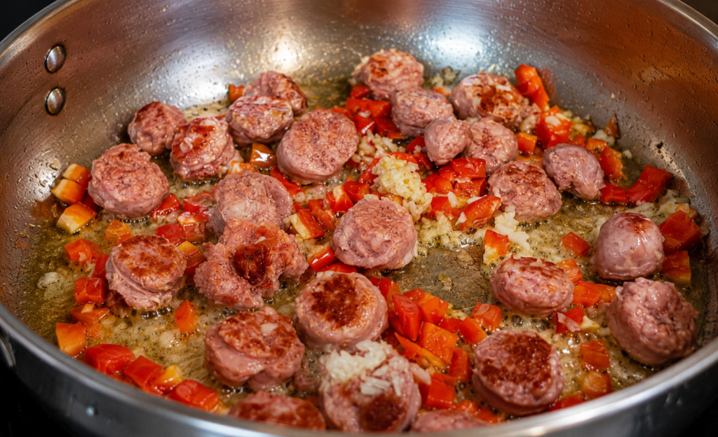 base-de-sabor-para-macarrao-com-linguica-1024x624 Macarrão com Linguiça Toscana e Molho Cremoso de Tomate