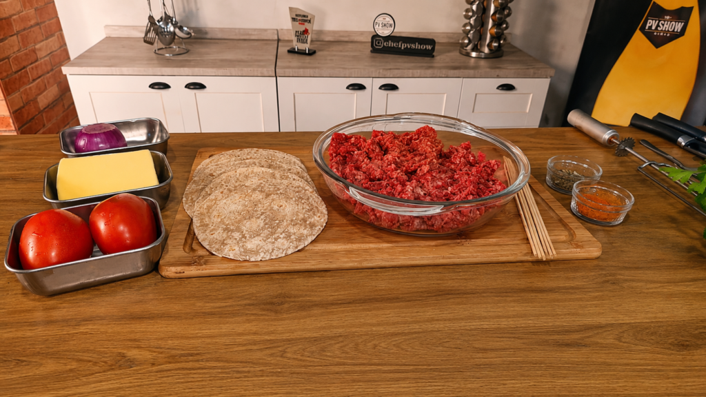 ingredientes-para-espetinho-de-tortilha-1024x576 Espetinho de Tortilha com Carne, Queijo e Molho Barbecue: Uma Receita Criativa para Surpreender no Churrasco