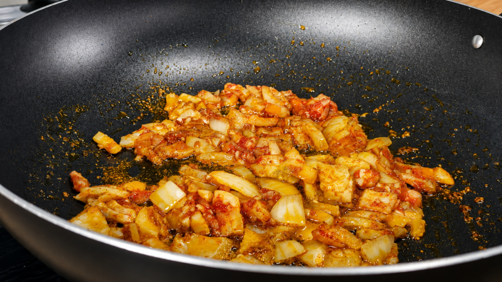 refogado-para-locro-de-papas-1024x576 Locro de Papa: Aprenda a Fazer a Tradicional Sopa Cremosa do Equador