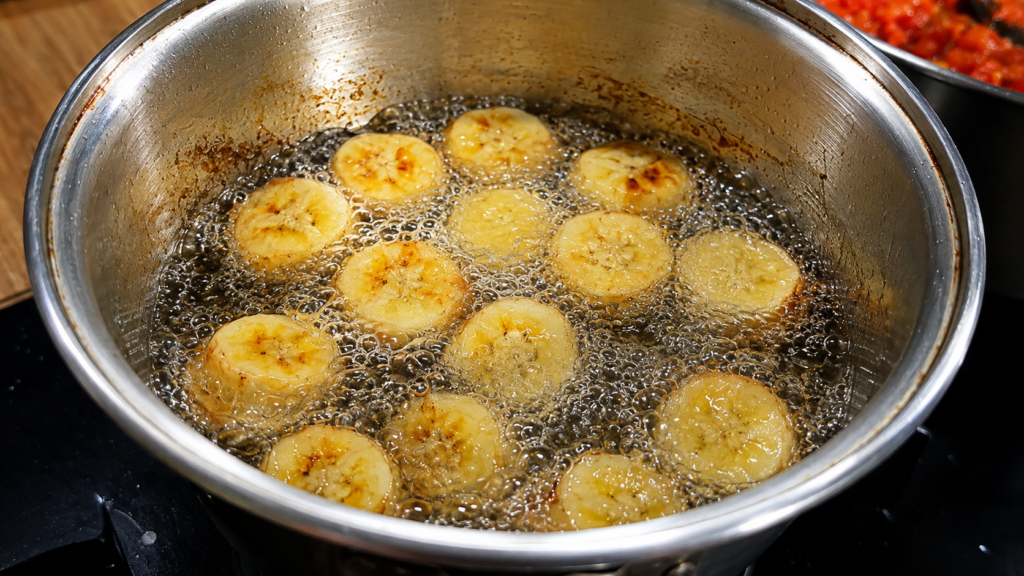 banada-frita-para-acompanhar-red-red-ganes--1024x576 Red Red de Gana: Feijão-Fradinho com Banana-da-Terra Frita