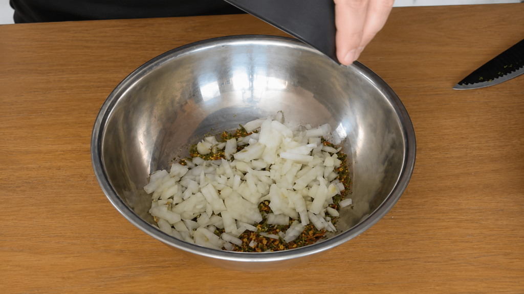 base-fresca-tambem-aumenta-o-sabor-do-chimichurri-1024x576 Chimichurri Caseiro: Molho Perfeito para Churrasco e Carnes