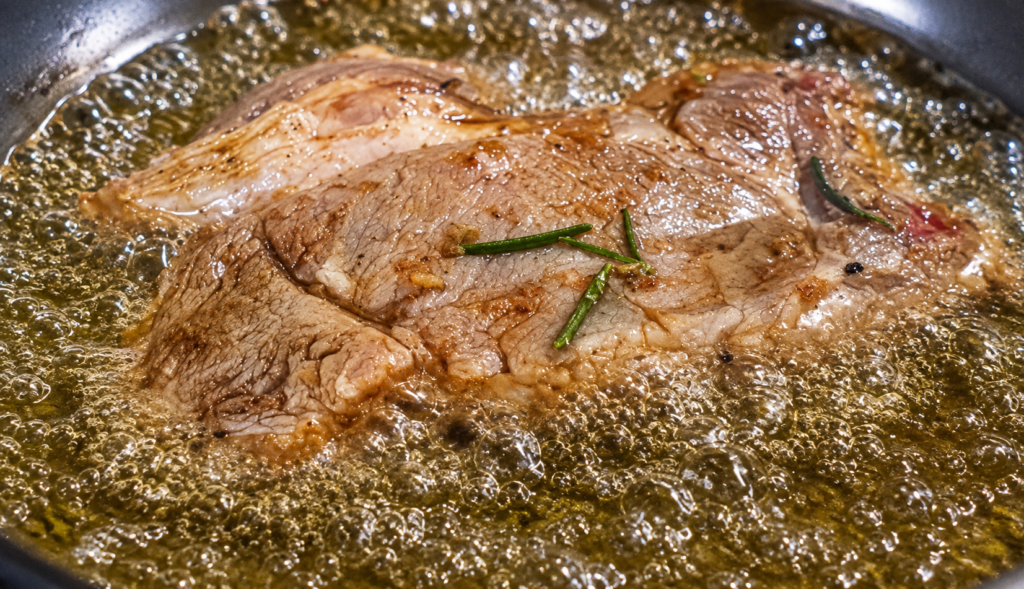 bisteca-suina-fritando-1024x589 Bisteca Suína Frita: Suculenta, Dourada e Cheia de Sabor