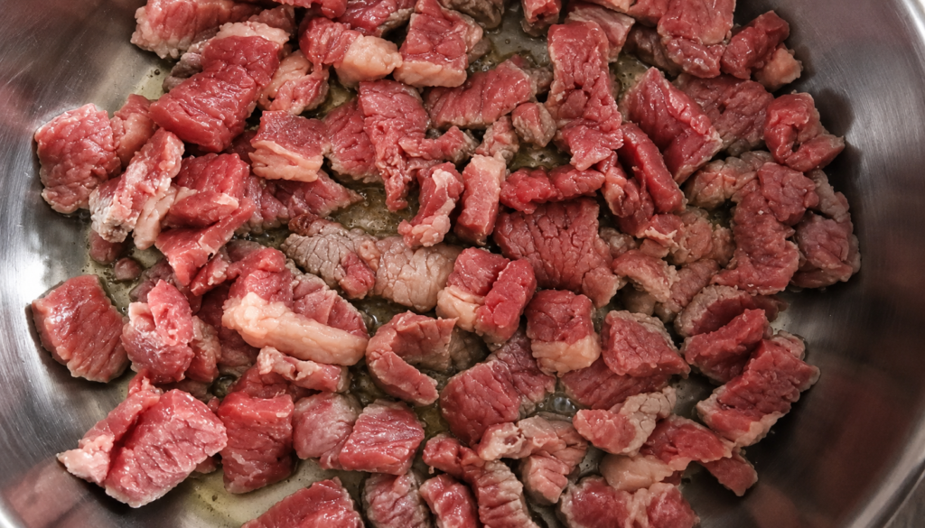 carne-selando-para-picadinho-1024x585 Picadinho de Carne com Batata e Cenoura: Receita Fácil para o Dia a Dia