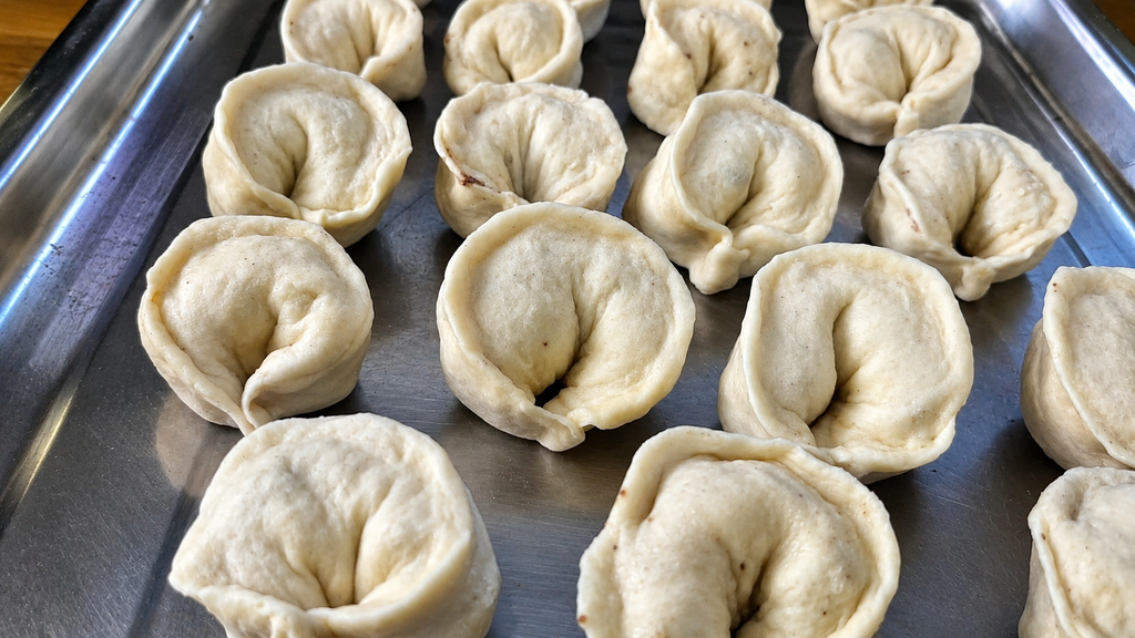dumplings-prontos-para-shish-barak-1024x576 Shish Barak: Massa Recheada com Carne em Molho Quente de Iogurte