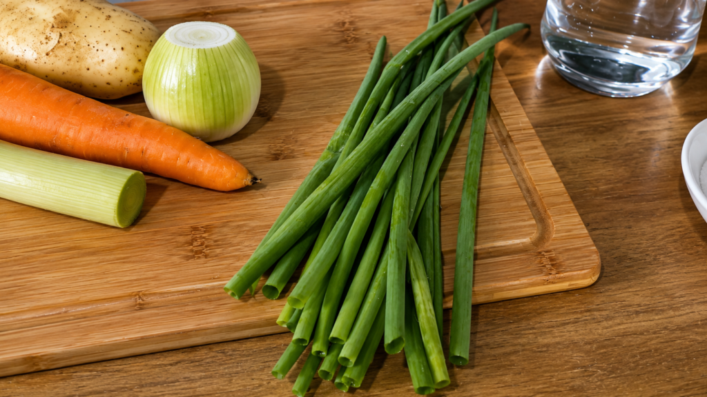 ingredientes-para-FISKESUPPE-1024x576 Fiskesuppe Norueguesa: Sopa Cremosa de Peixe com Salmão e Legumes