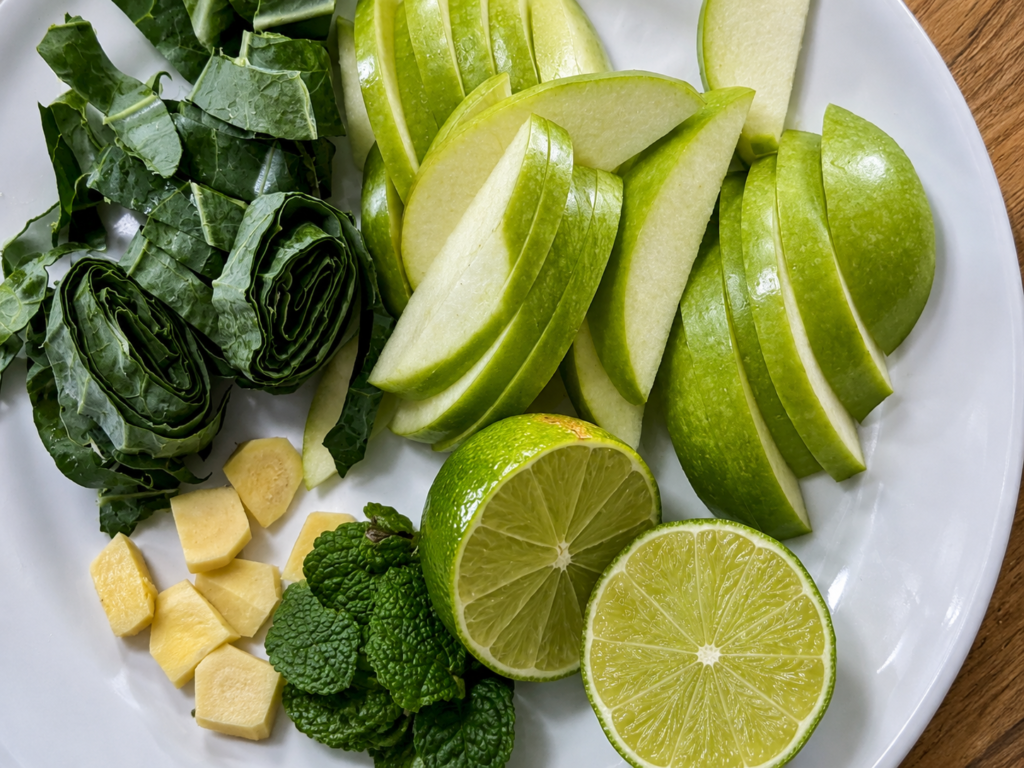 ingredientes-para-suco-verde-detox-1024x768 Suco Verde com Couve, Maçã e Gengibre: Receita Fácil e Refrescante