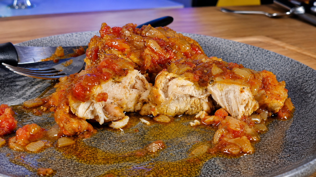 poulet-a-la-moambe3-1024x576 Poulet à la Moambé: Frango Congolês com Molho de Palma