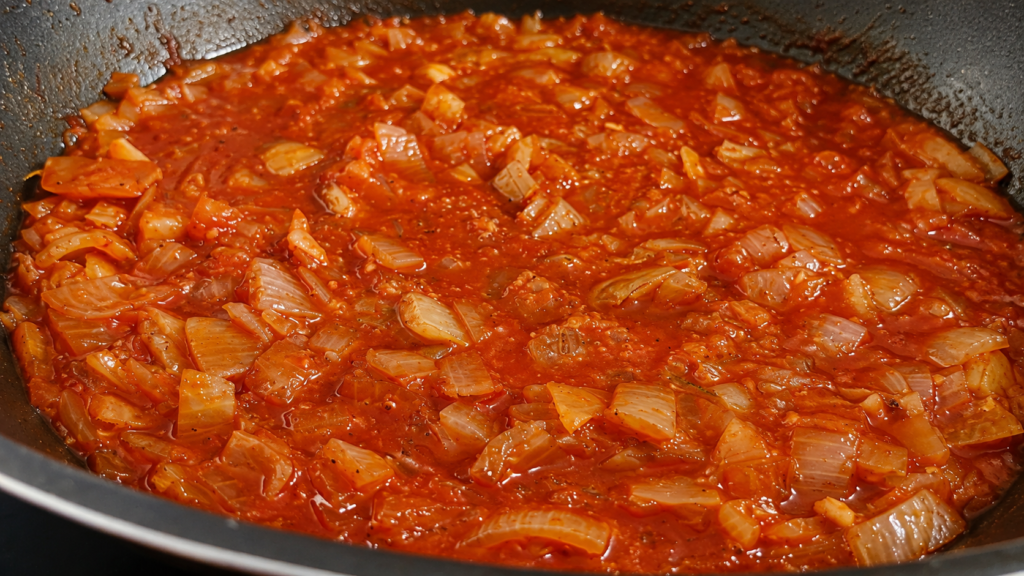 refogado-base-para-Cobanac-croata--1024x576 Čobanac Croata: Ensopado de Carnes com Páprica e Cebola