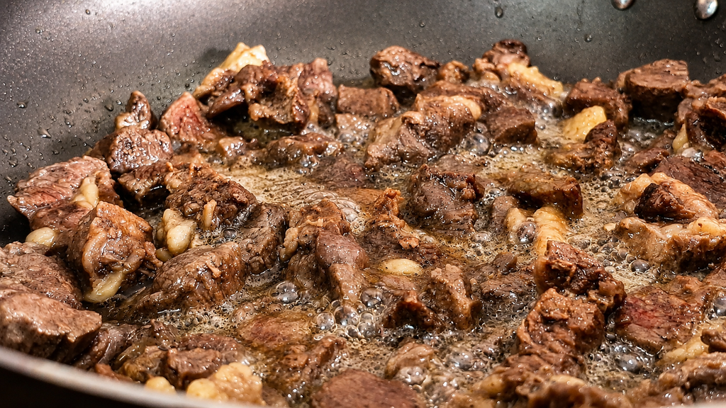 refogando-carne-para-plov-1024x576 Plov Uzbeque: Arroz com Carne, Cenoura e Especiarias