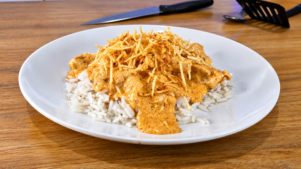 Arroz-cremoso-com-batata-palha-1024x576 Estrogonofe de Frango Cremoso: Receita Fácil, Econômica e Cheia de Sabor