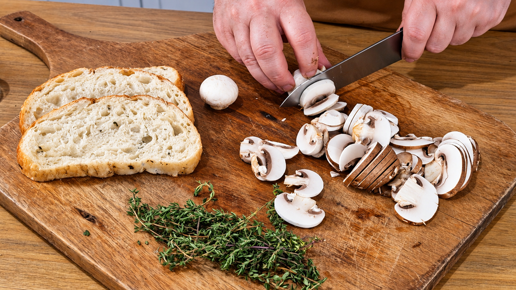 Preparo-rustico-de-cogumelos-frescos-1024x576 Bruschetta de Cogumelos: Receita com Alho, Manteiga e Tomilho