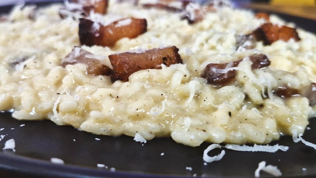 risoto-a-carbonara-do-chef-pv-show-1-1024x576 Risoto à Carbonara: Cremoso com Guanciale, Ovos e Parmesão